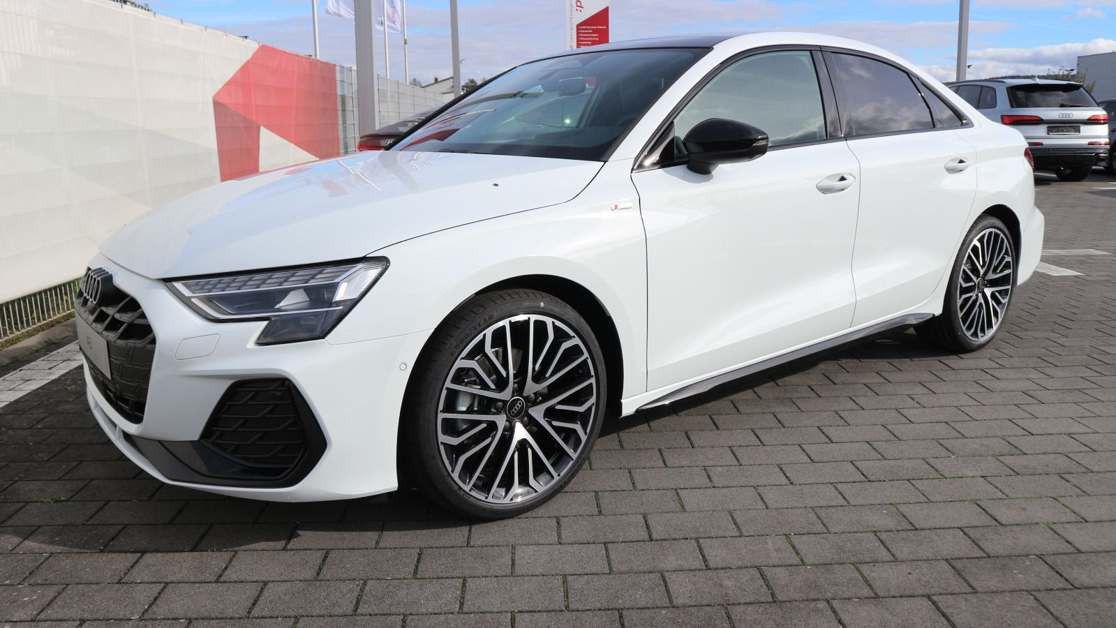 Fahrzeugabbildung Audi A3 Limousine S line TFSI S tronic*AHK*PANO*ACC