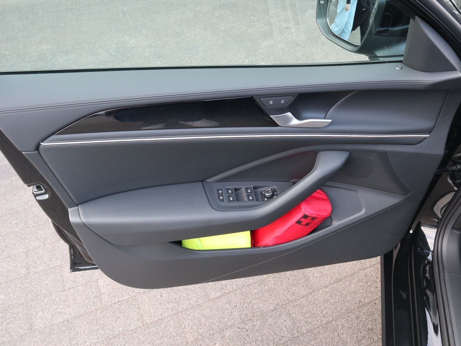 Fahrzeugabbildung Volkswagen Passat Business 1,5 eTSI OPF (150 PS) DSG *AHK*WINTERRÄDER*NAVI PRO*