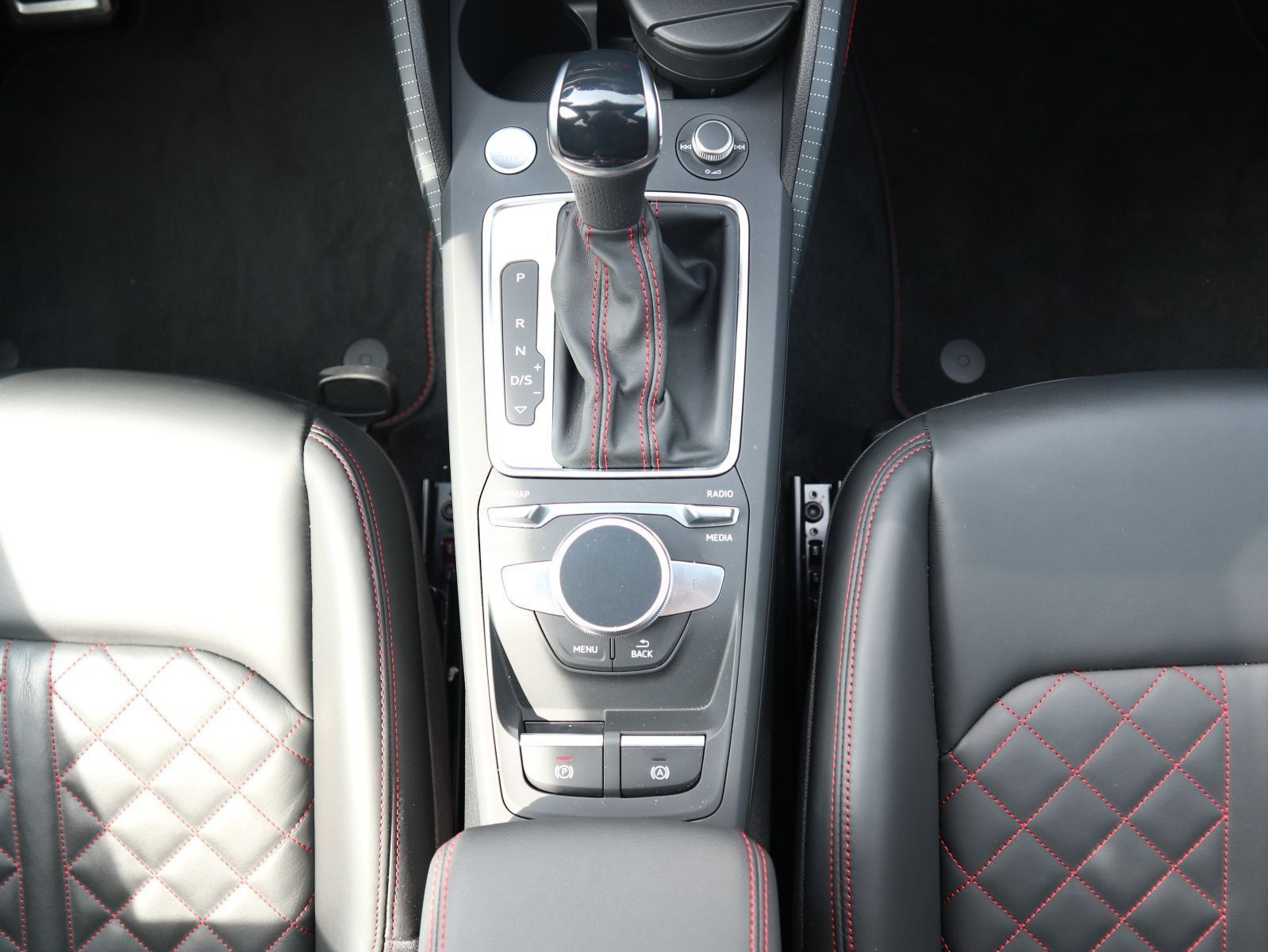 Fahrzeugabbildung Audi Q2 S line 35 TFSI S tronic*SONOS*MATRIX*PANO*AHK