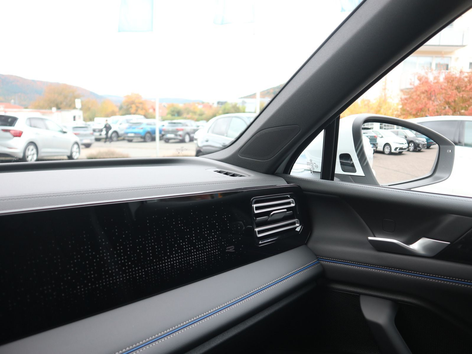 Fahrzeugabbildung Volkswagen Tiguan R-Line 1,5 l eHybrid OPF 110 kW (150 PS) / 85 kW (115 PS) 6-Gang-Doppelkupplungsgetriebe DSG