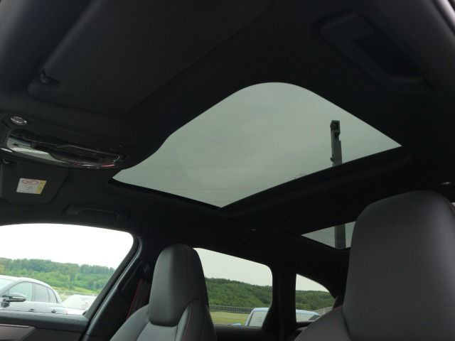 Fahrzeugabbildung Audi RS 6 Avant RS-SPORTAGA*PANO*STANDHZG*360°*280KMH