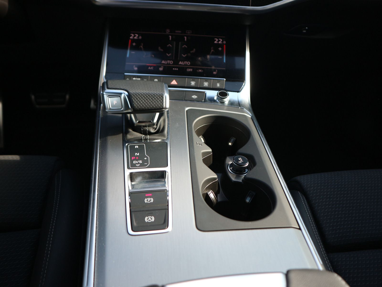 Fahrzeugabbildung Audi S6 Avant TDI quattro *STANDHEIZUNG*B&O*ACC*RKF