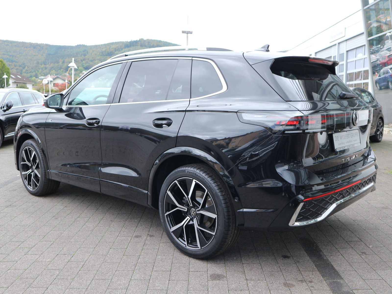 Fahrzeugabbildung Volkswagen Tiguan R-Line 1,5 l eTSI OPF (150 PS) DSG*AHK*PANORAMA*HARMAN KARDON*STDHZG*