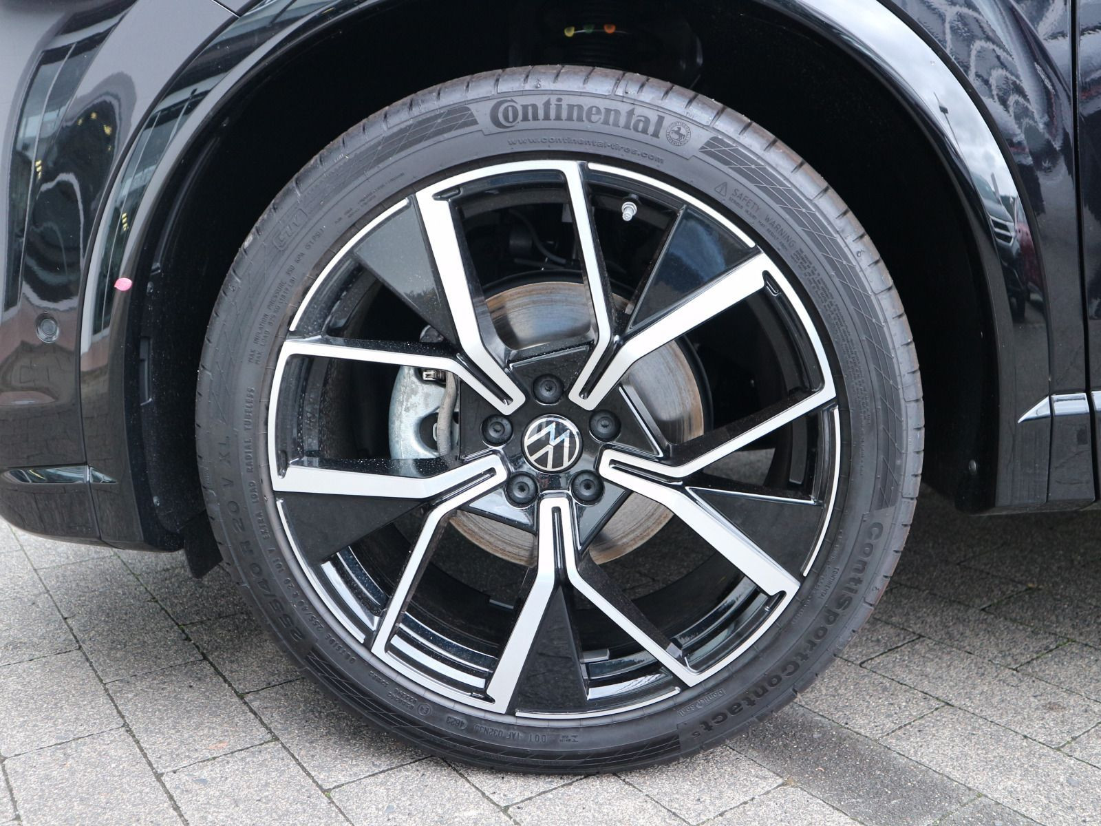Fahrzeugabbildung Volkswagen Tiguan R-Line 1,5 l eTSI OPF (150 PS) DSG*AHK*PANORAMA*HARMAN KARDON*STDHZG*