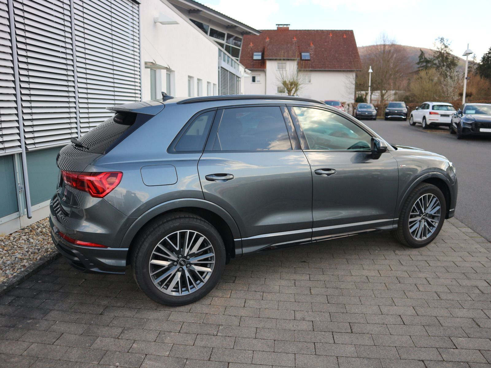 Fahrzeugabbildung Audi Q3 45 TFSI e S line *0,5%*ACC*AHK*RFK*NAVI*LED*
