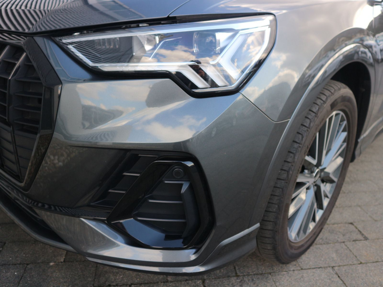 Fahrzeugabbildung Audi Q3 45 TFSI e S line *0,5%*ACC*AHK*RFK*NAVI*LED*