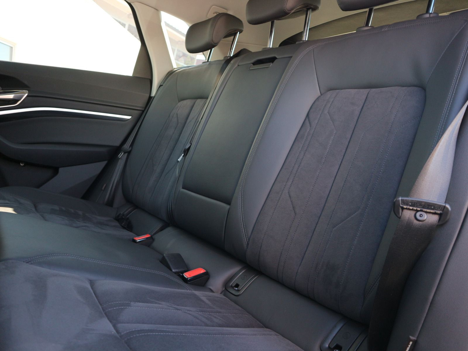 Fahrzeugabbildung Audi e-tron advanced 55 quattro ACC*AHK*B&O*RFK*HUD