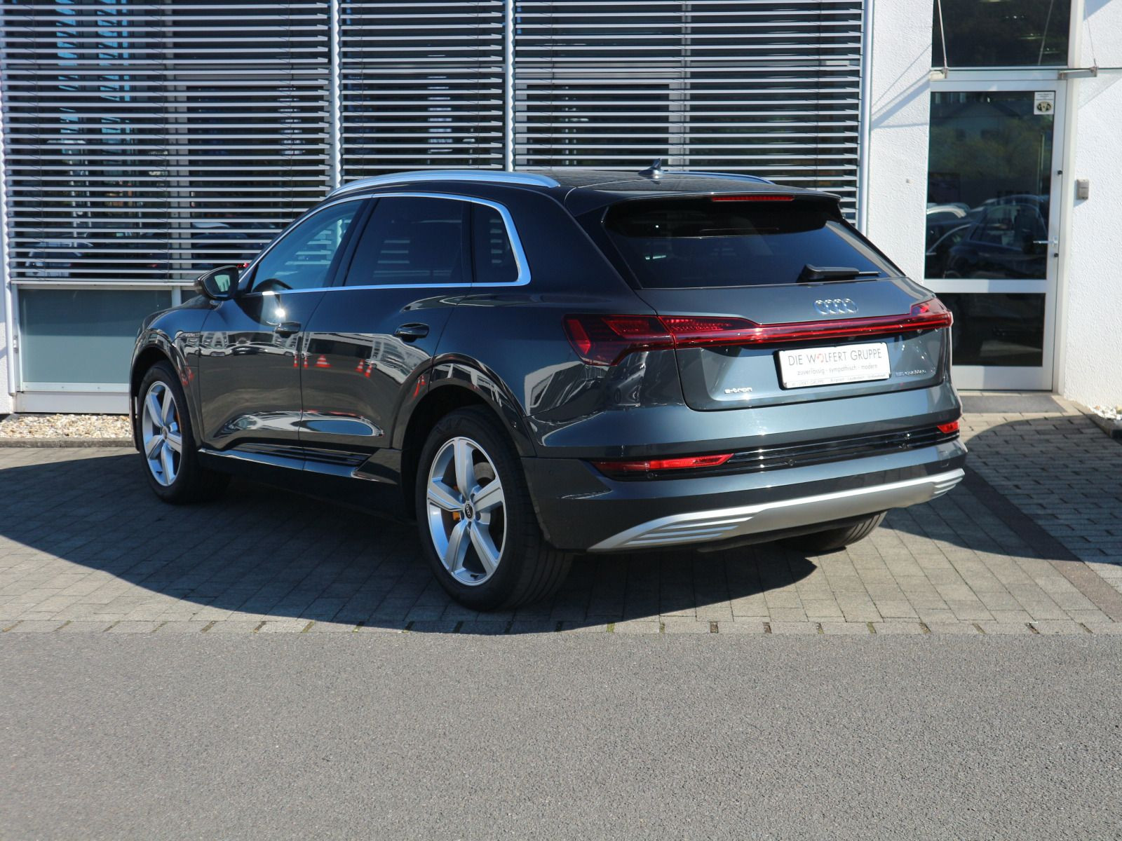 Fahrzeugabbildung Audi e-tron advanced 55 quattro ACC*AHK*B&O*RFK*HUD