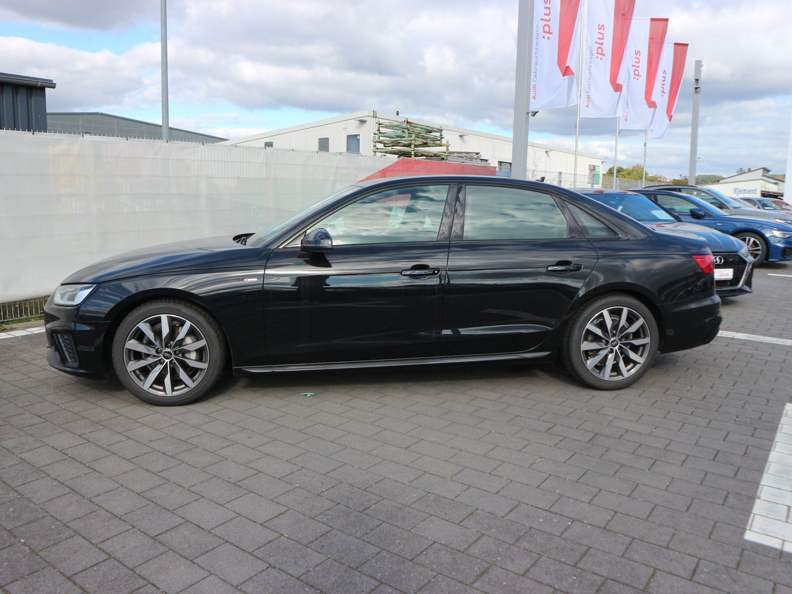 Fahrzeugabbildung Audi A4 Limousine S line 40 TFSI quattro S tronic SHZ*NAVI