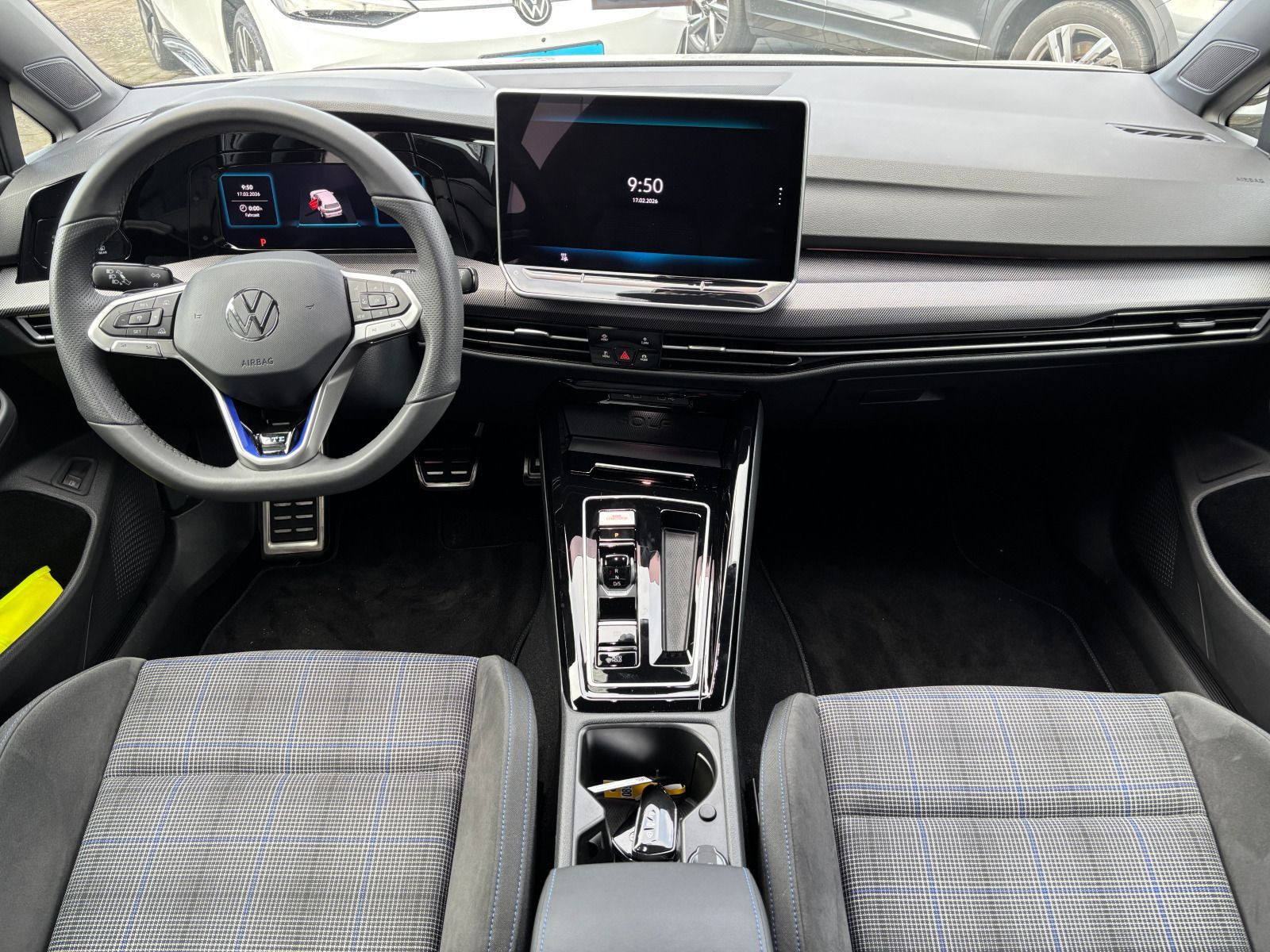 Fahrzeugabbildung Volkswagen Golf GTE 1.5 DSG eHybrid AHK AREA VIEW HUD MATRIX