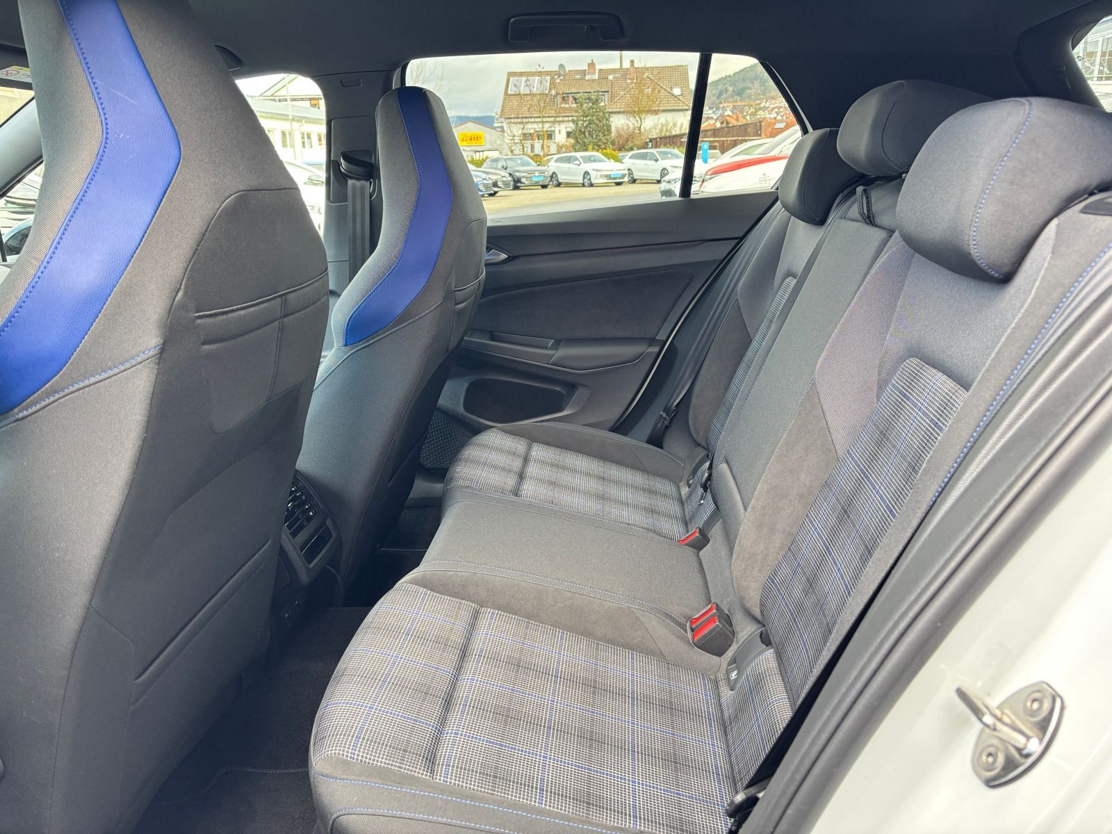 Fahrzeugabbildung Volkswagen Golf GTE 1.5 DSG eHybrid AHK AREA VIEW HUD MATRIX