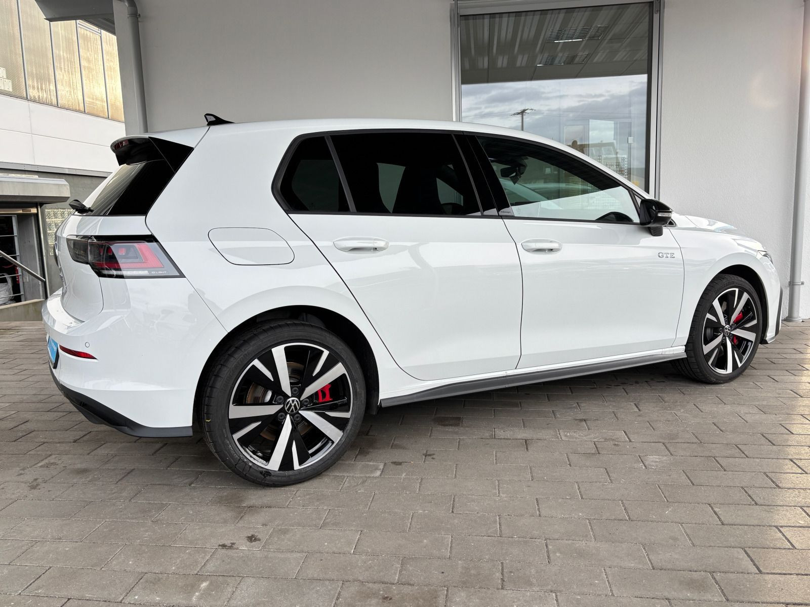 Fahrzeugabbildung Volkswagen Golf GTE 1.5 DSG eHybrid AHK AREA VIEW HUD MATRIX