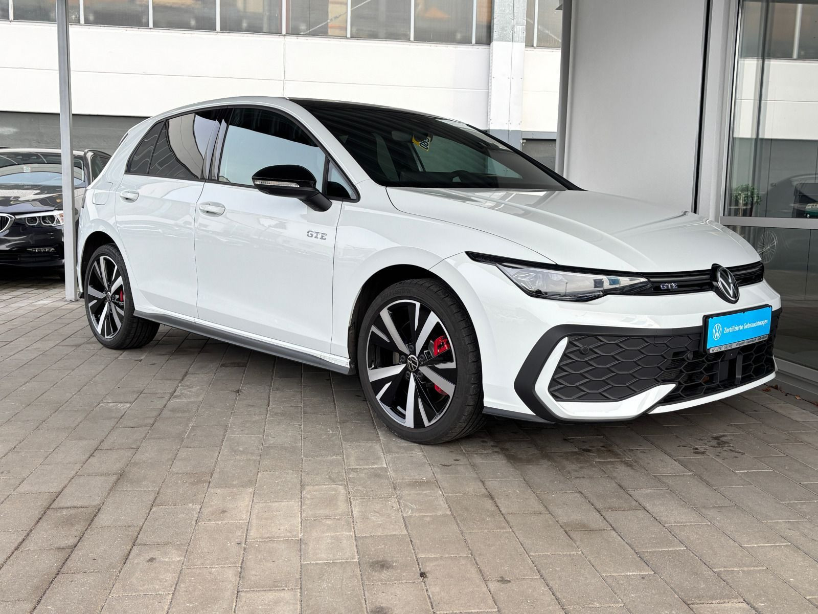 Fahrzeugabbildung Volkswagen Golf GTE 1.5 DSG eHybrid AHK AREA VIEW HUD MATRIX