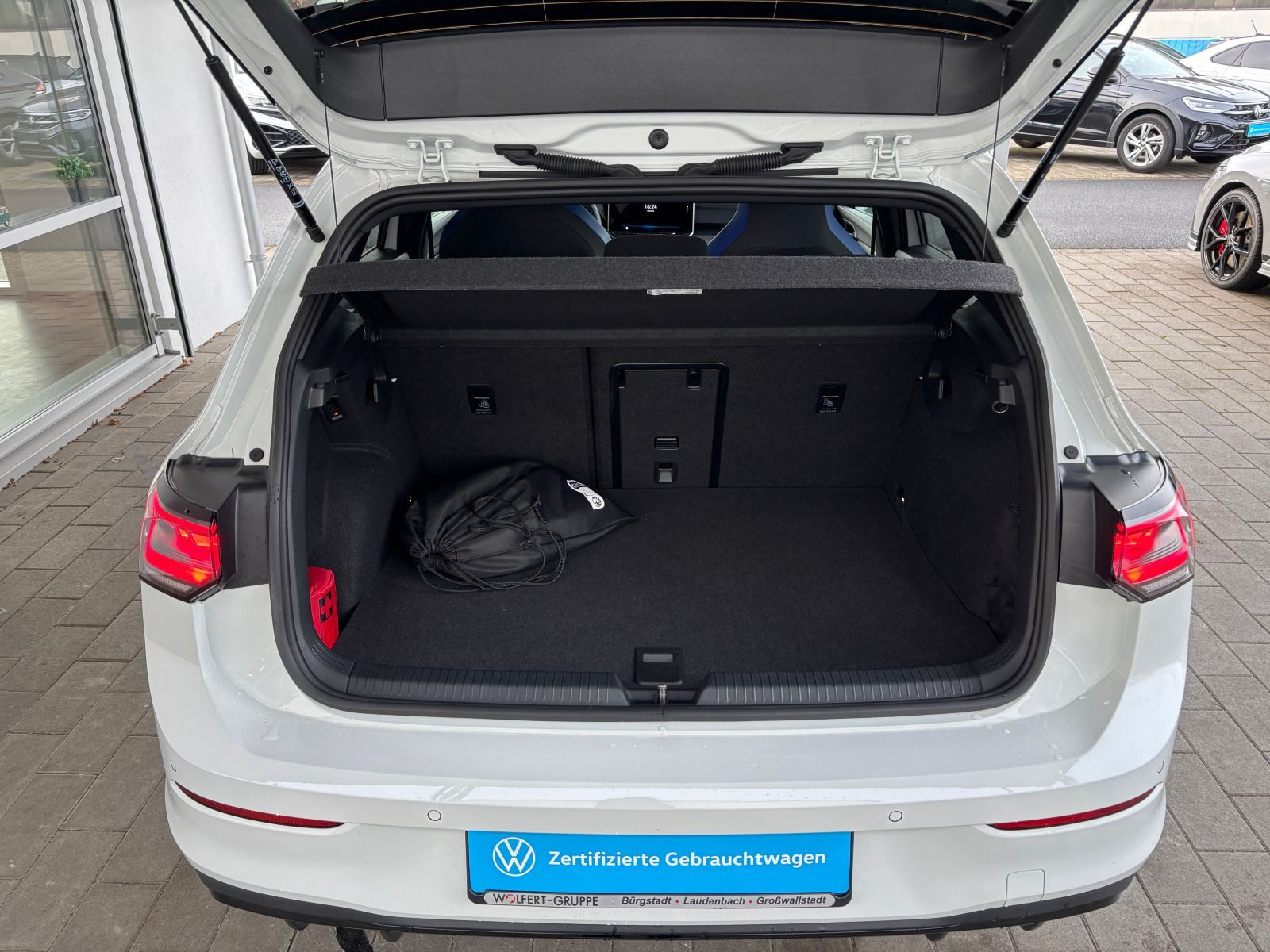 Fahrzeugabbildung Volkswagen Golf GTE 1.5 DSG eHybrid AHK AREA VIEW HUD MATRIX