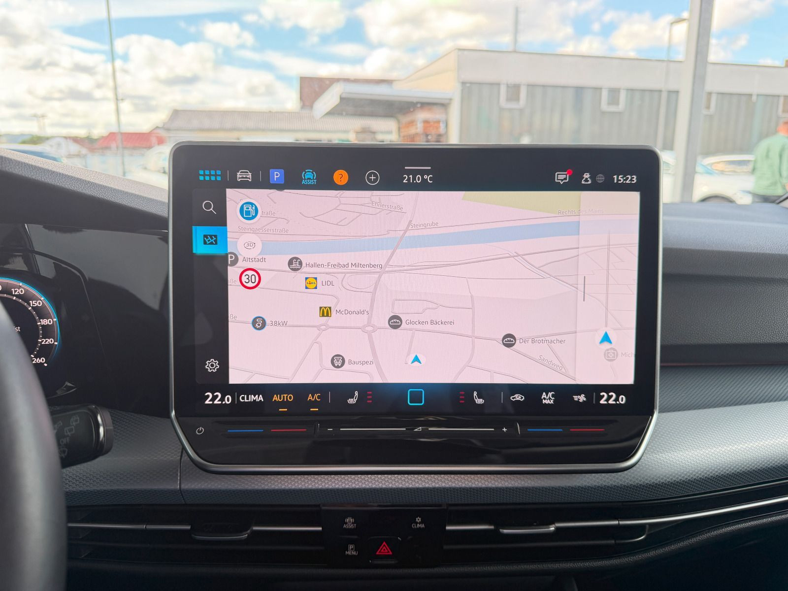Fahrzeugabbildung Volkswagen Golf Variant GOAL 2.0 TDI DSG MATRIX AHK RFK NAVI CARPLAY