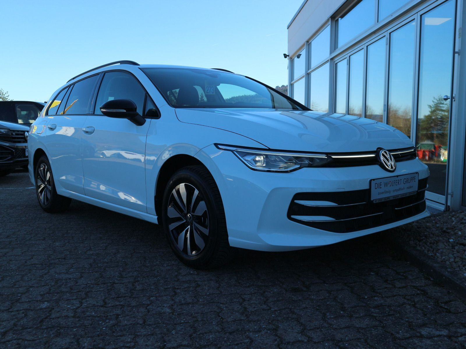 Fahrzeugabbildung Volkswagen Golf Variant Goal 1.5 TSI AHK RFK LED NAVI FACELIFT