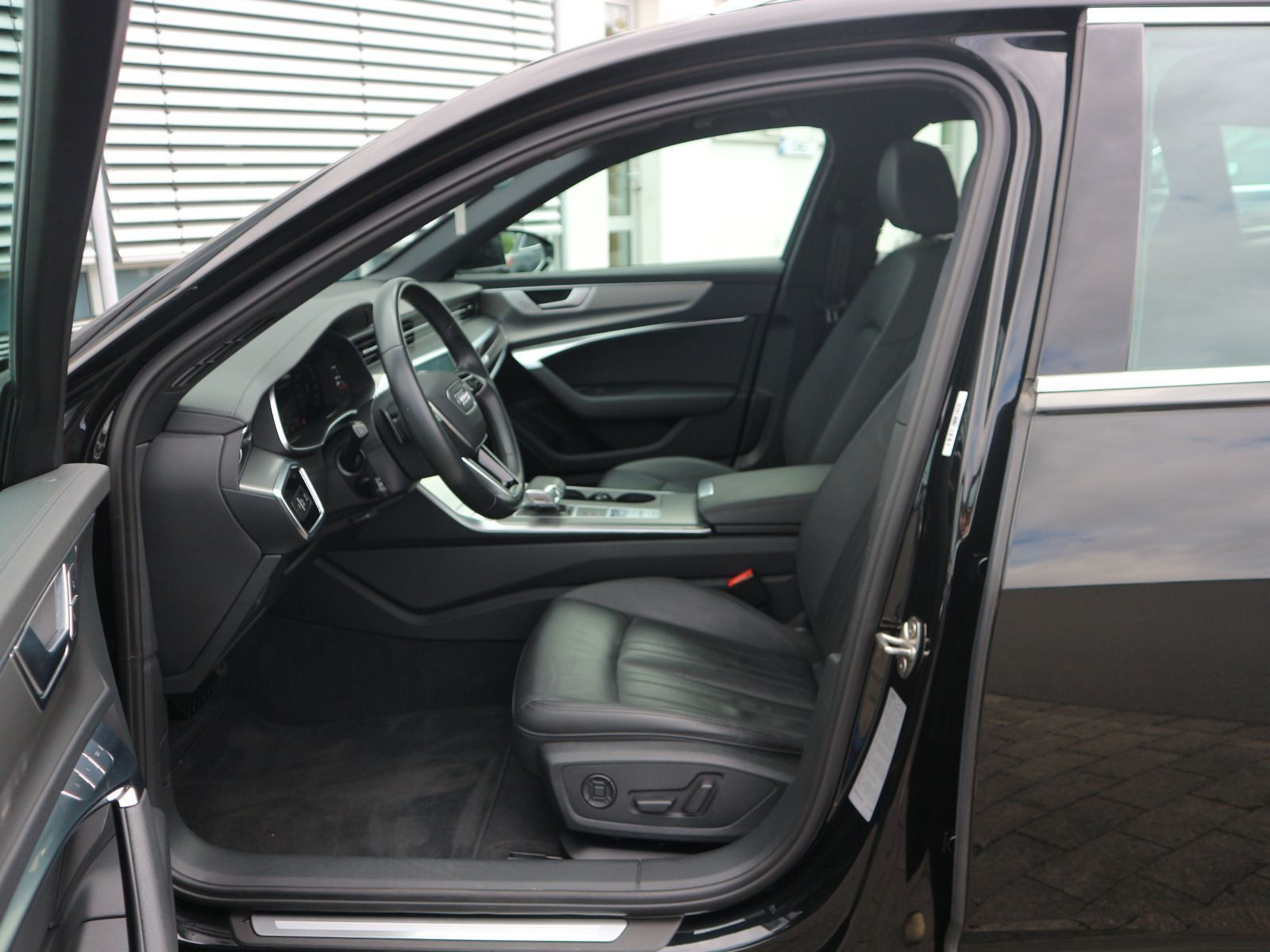 Fahrzeugabbildung Audi A6 Avant design 40 TDI quattro S tronic PANO*ACC