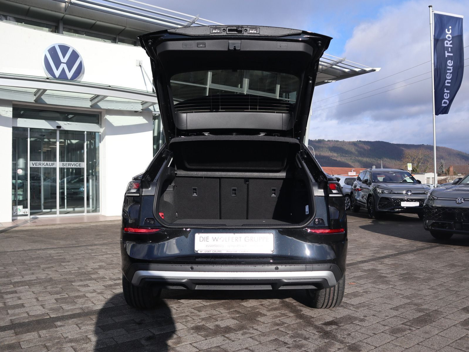 Fahrzeugabbildung Volkswagen T-Roc Style 1.5 eTSI DSG AHK KEYLESS NAVI 360° MATRIX