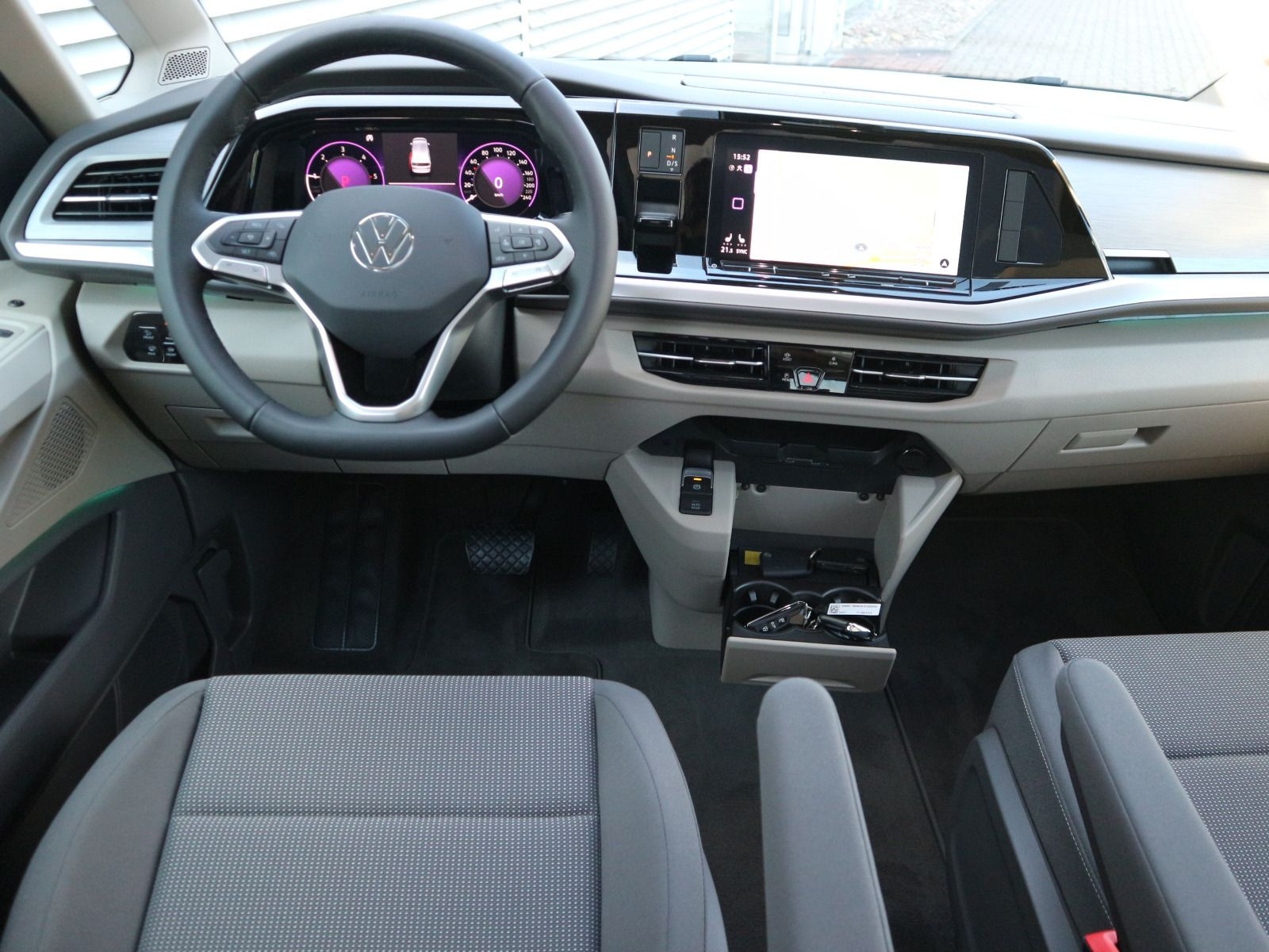 Fahrzeugabbildung Volkswagen T7 Multivan EDITION 2.0 TDI DSG PANO STANDHZ AHK RFK ACC VIS