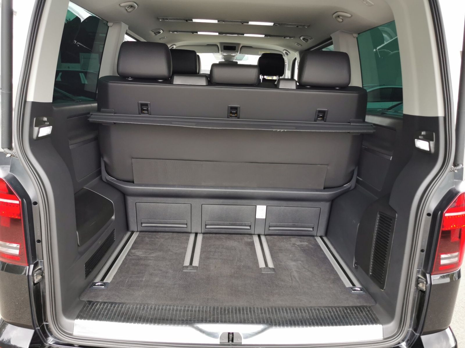 Fahrzeugabbildung Volkswagen T6.1 Multivan 2.0 TDI 4MO Multivan Generation Six (EURO 6d)
