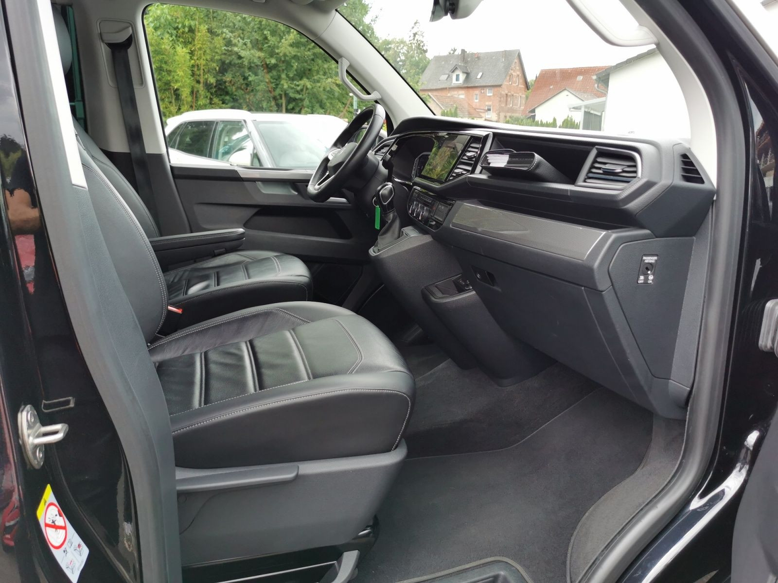 Fahrzeugabbildung Volkswagen T6.1 Multivan 2.0 TDI 4MO Multivan Generation Six (EURO 6d)