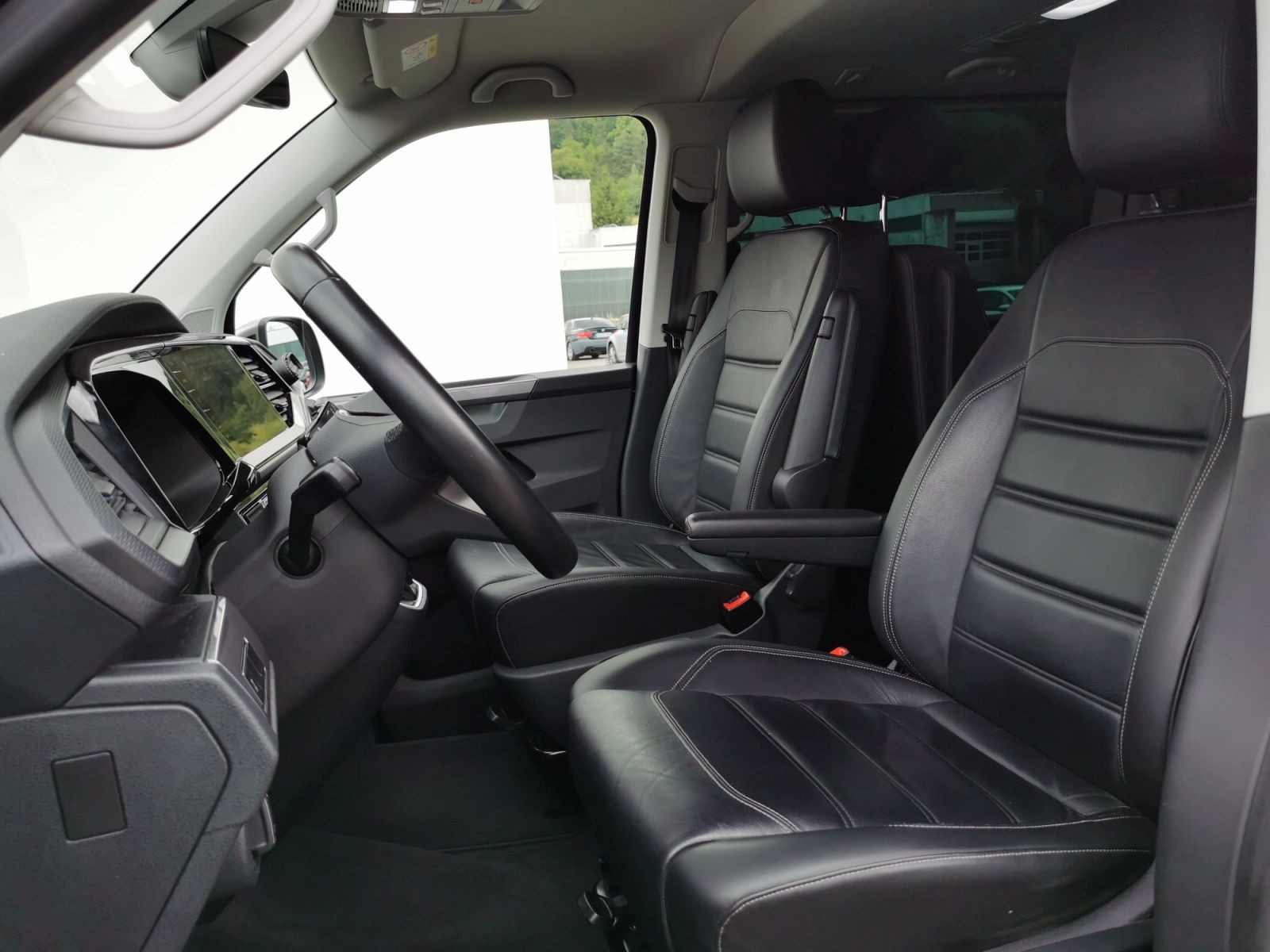 Fahrzeugabbildung Volkswagen T6.1 Multivan 2.0 TDI 4MO Multivan Generation Six (EURO 6d)