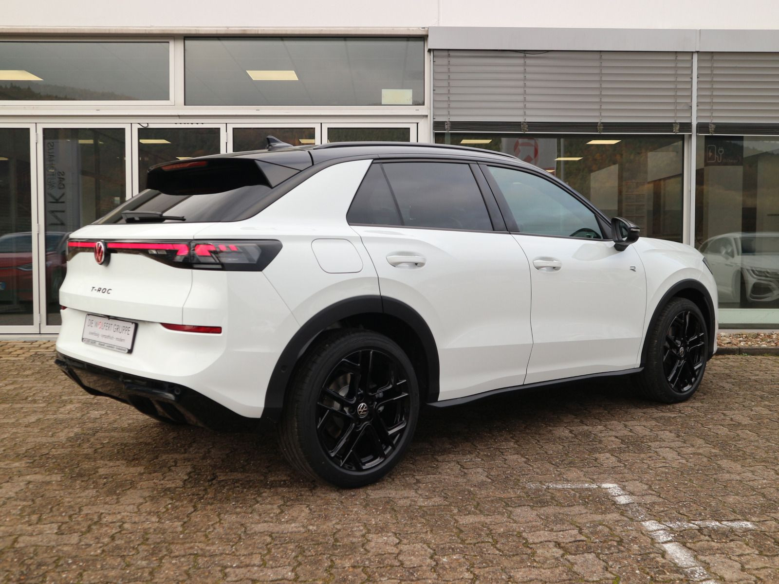 Fahrzeugabbildung Volkswagen T-Roc R-Line 1.5 eTSI OPF 110 kW (150 PS) DSG *WINTERRÄDER*NEUES MODELL*