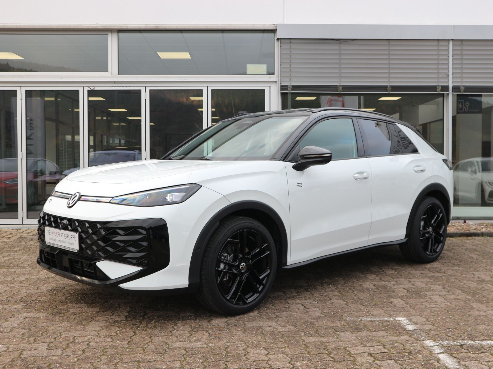 Fahrzeugabbildung Volkswagen T-Roc R-Line 1.5 eTSI OPF 110 kW (150 PS) DSG *WINTERRÄDER*NEUES MODELL*