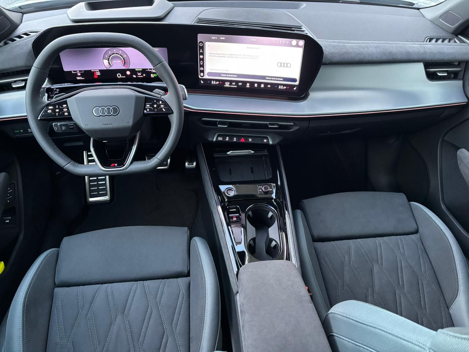 Fahrzeugabbildung Audi Q3 SUV TFSI quattro S tronic*DIGI MATRIX*PANO*