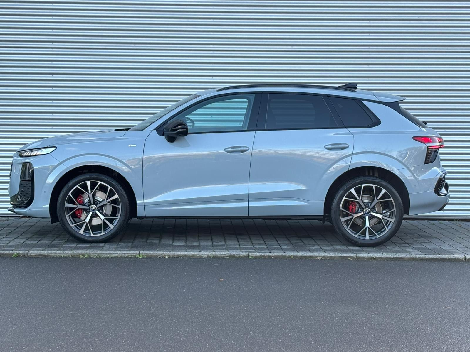 Fahrzeugabbildung Audi Q3 SUV TFSI quattro S tronic*DIGI MATRIX*PANO*