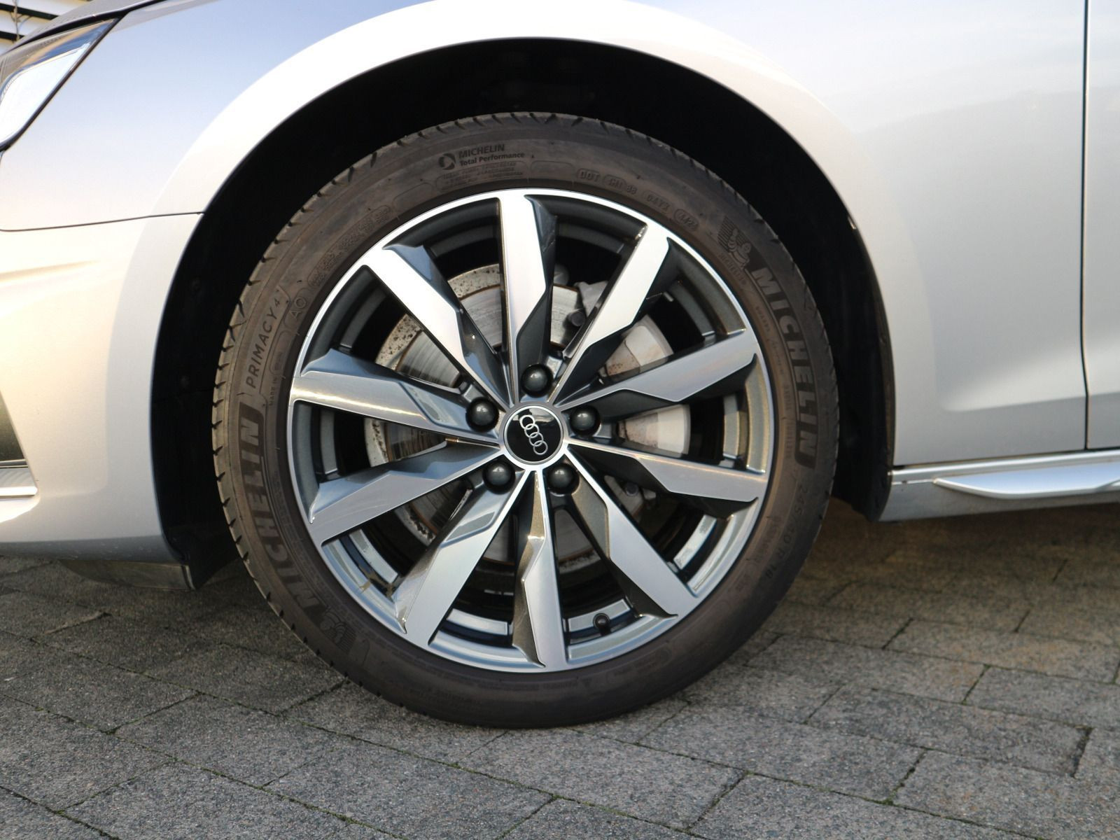Fahrzeugabbildung Audi A4 Avant advanced 40 TDI S tronic ACC*RFK