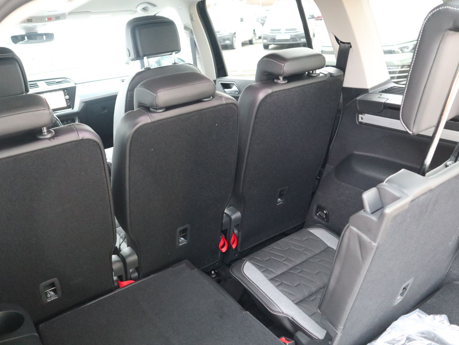 Fahrzeugabbildung Volkswagen Touran GOAL 1,5 l TSI OPF (150 PS) DSG*R-LINE*AHK*7-SITZER*WINTERRÄDER*