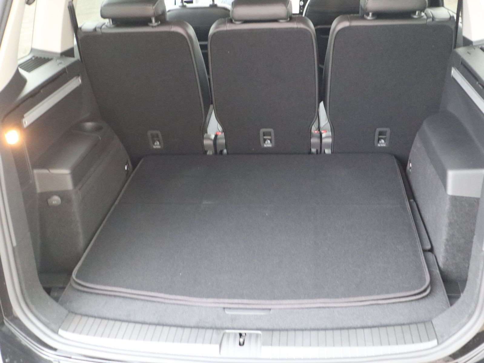 Fahrzeugabbildung Volkswagen Touran GOAL 1,5 l TSI OPF (150 PS) DSG*R-LINE*AHK*7-SITZER*WINTERRÄDER*