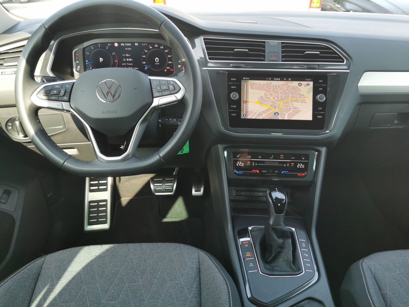 Fahrzeugabbildung Volkswagen Tiguan 1.5 TSI DSG Move +NAVI+18