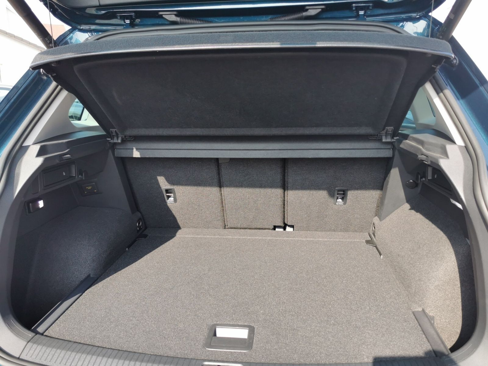 Fahrzeugabbildung Volkswagen Tiguan 1.5 TSI DSG Move +NAVI+18