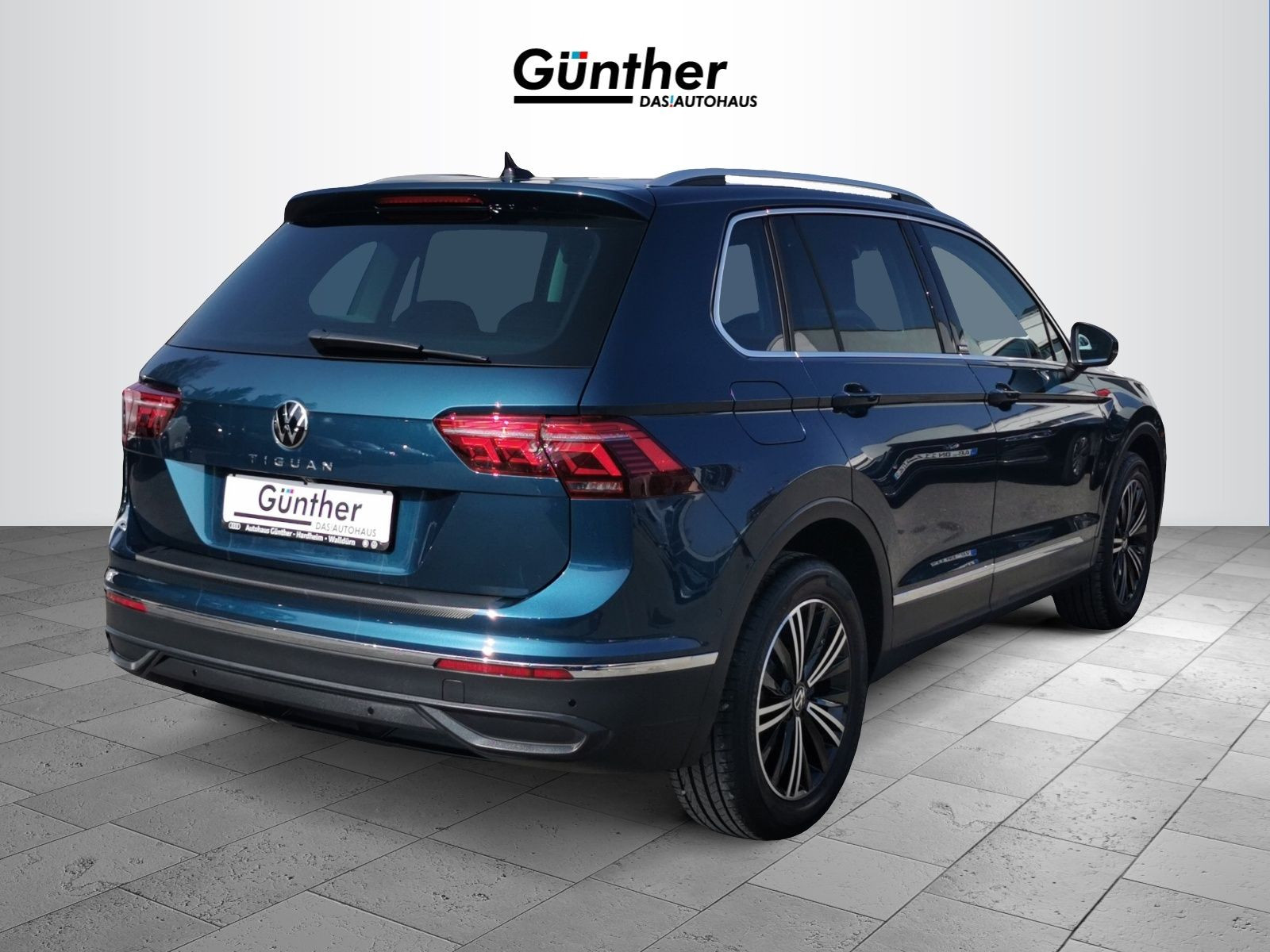 Fahrzeugabbildung Volkswagen Tiguan 1.5 TSI DSG Move +NAVI+18