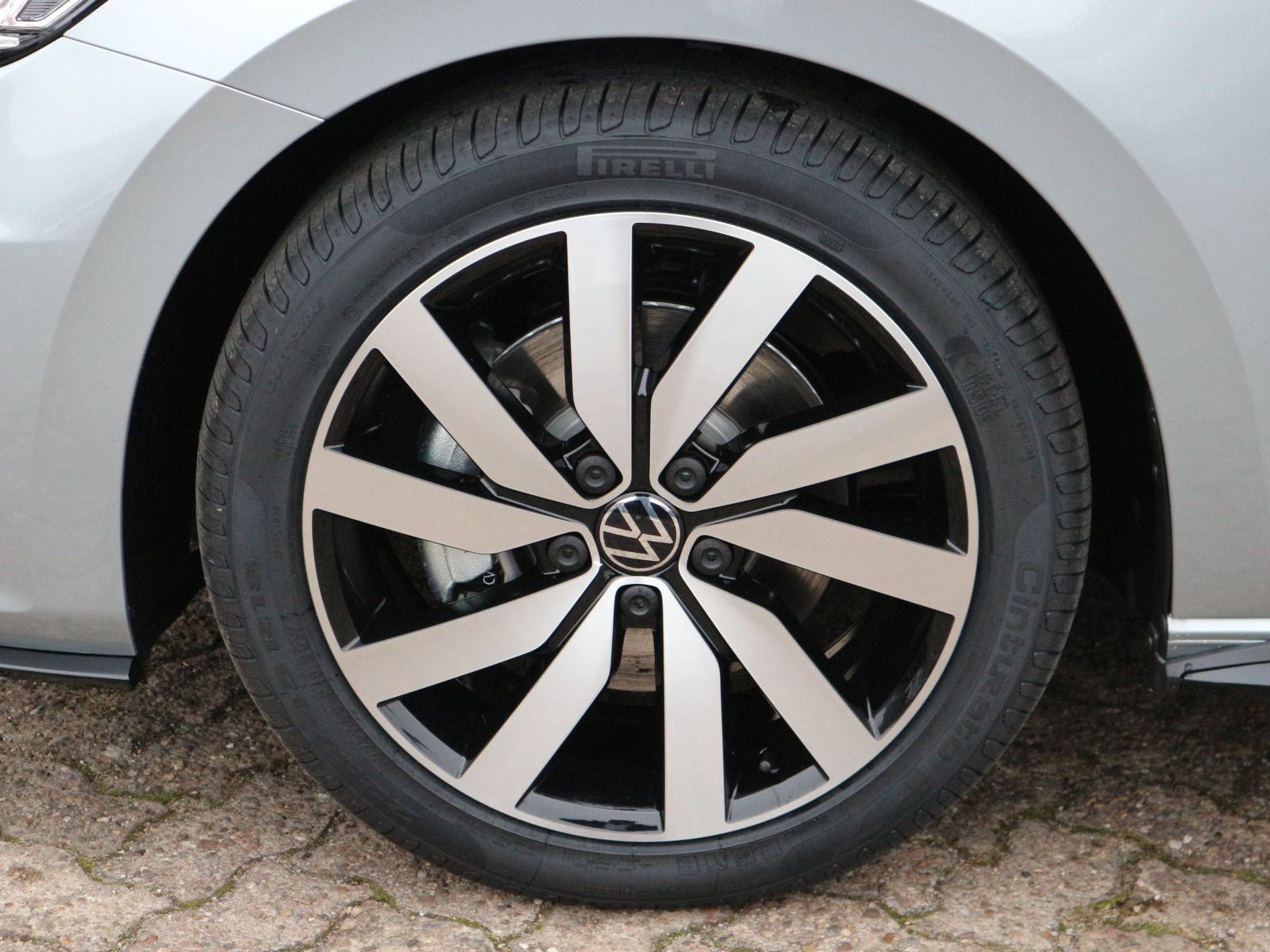 Fahrzeugabbildung Volkswagen Touran GOAL 2,0 l TDI SCR (150 PS) DSG*R-LINE*AHK*7-SITZER*WINTERRÄDER*