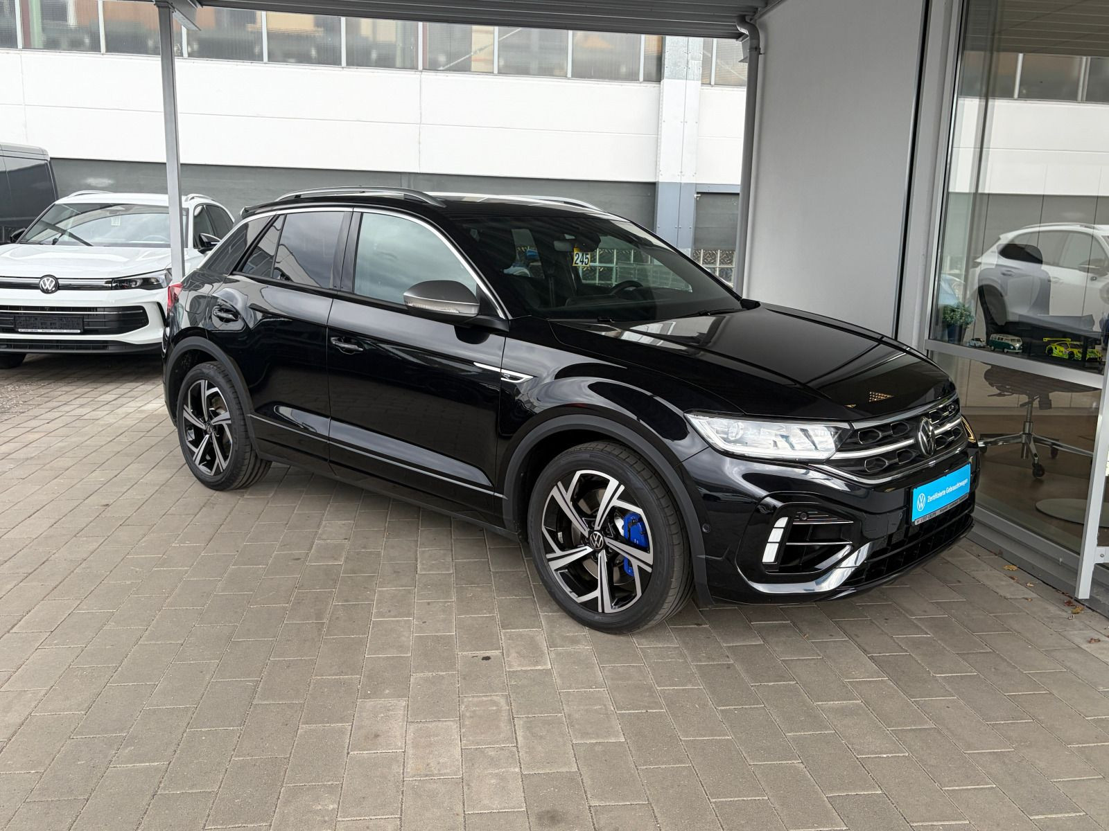 Fahrzeugabbildung Volkswagen T-Roc R 2.0 TSI DSG 4M AKRA PANO NAVI ACC