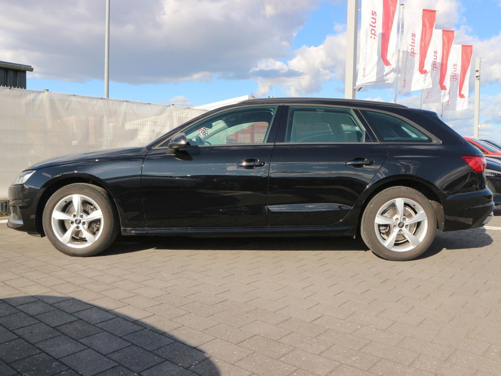 Fahrzeugabbildung Audi A4 Avant 35 TDI advanced S tronic RFK*NAVI*SHZ