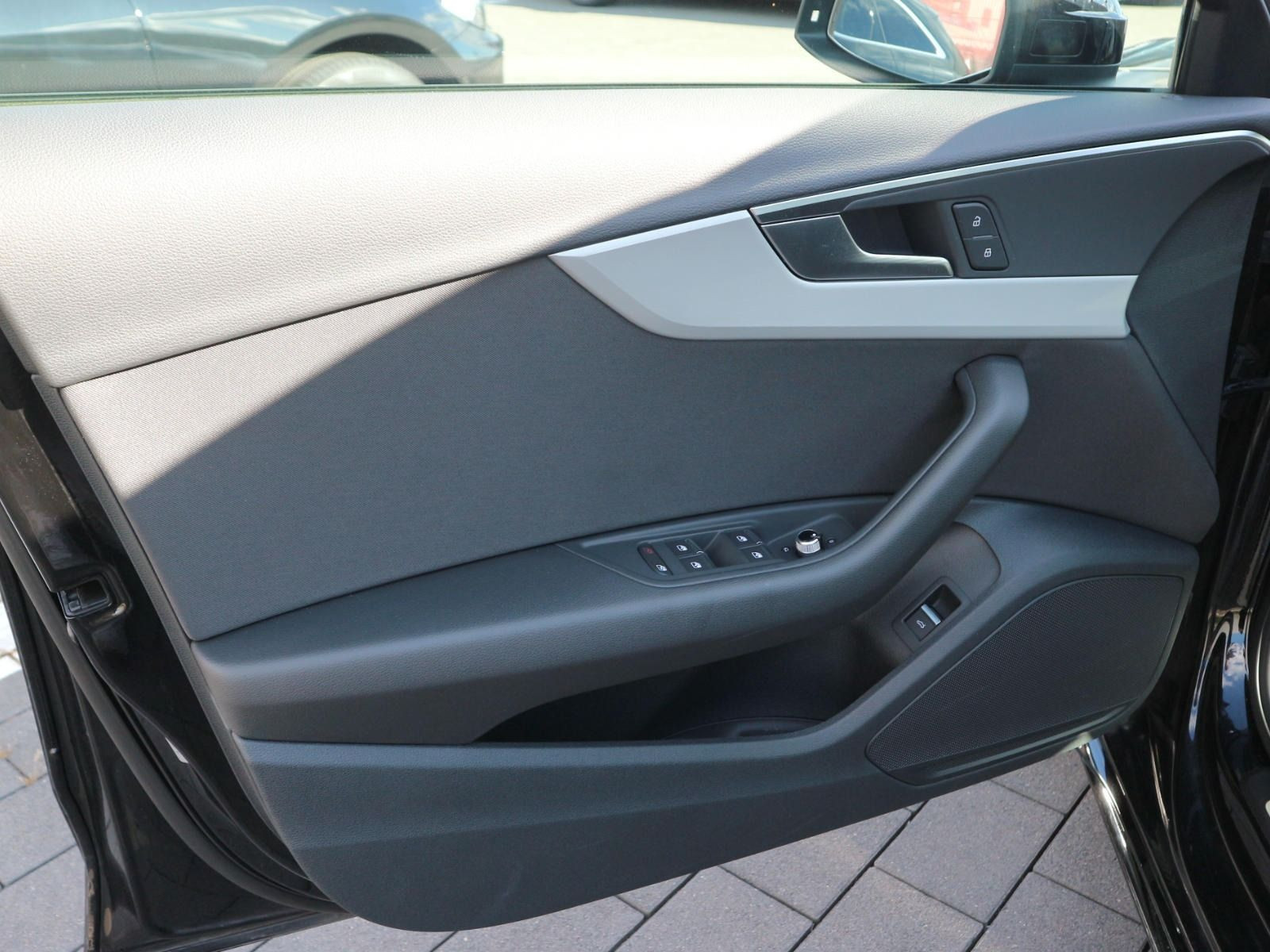 Fahrzeugabbildung Audi A4 Avant 35 TDI advanced S tronic RFK*NAVI*SHZ