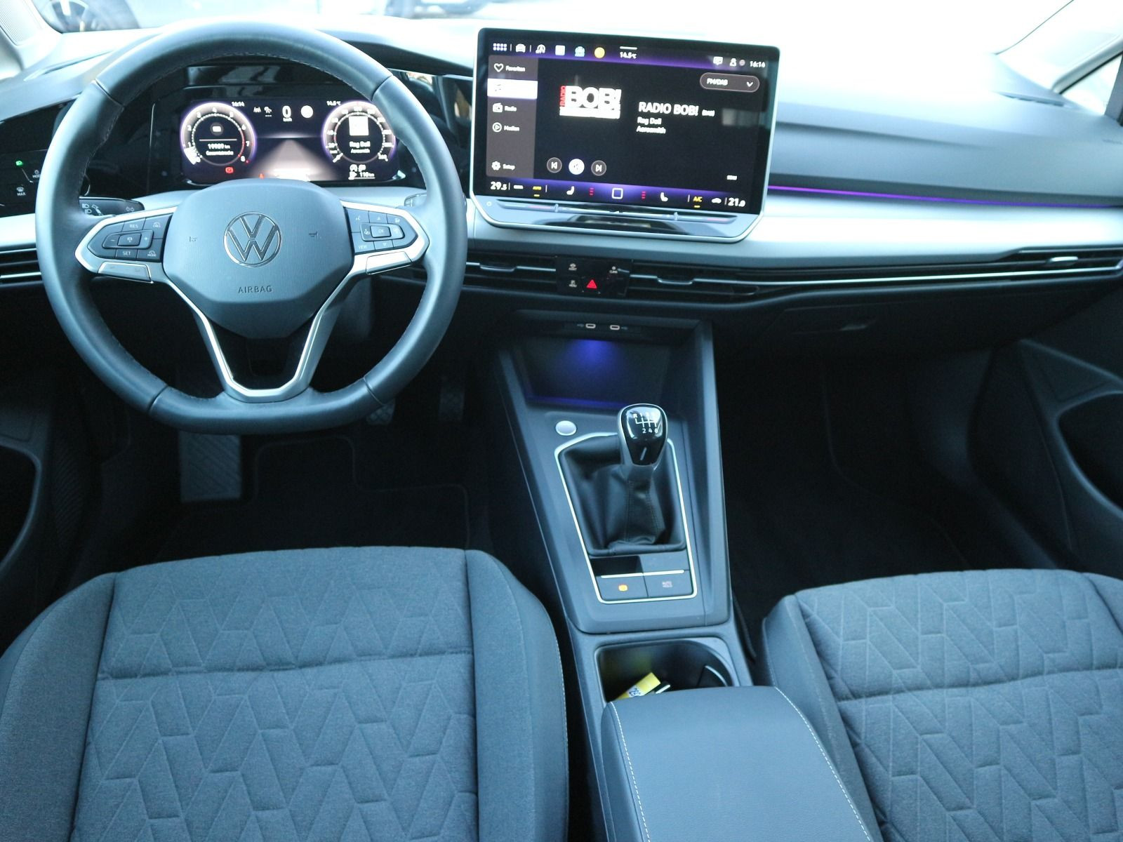 Fahrzeugabbildung Volkswagen Golf 1.5 TSI Life ACC CARPLAY RFK LED