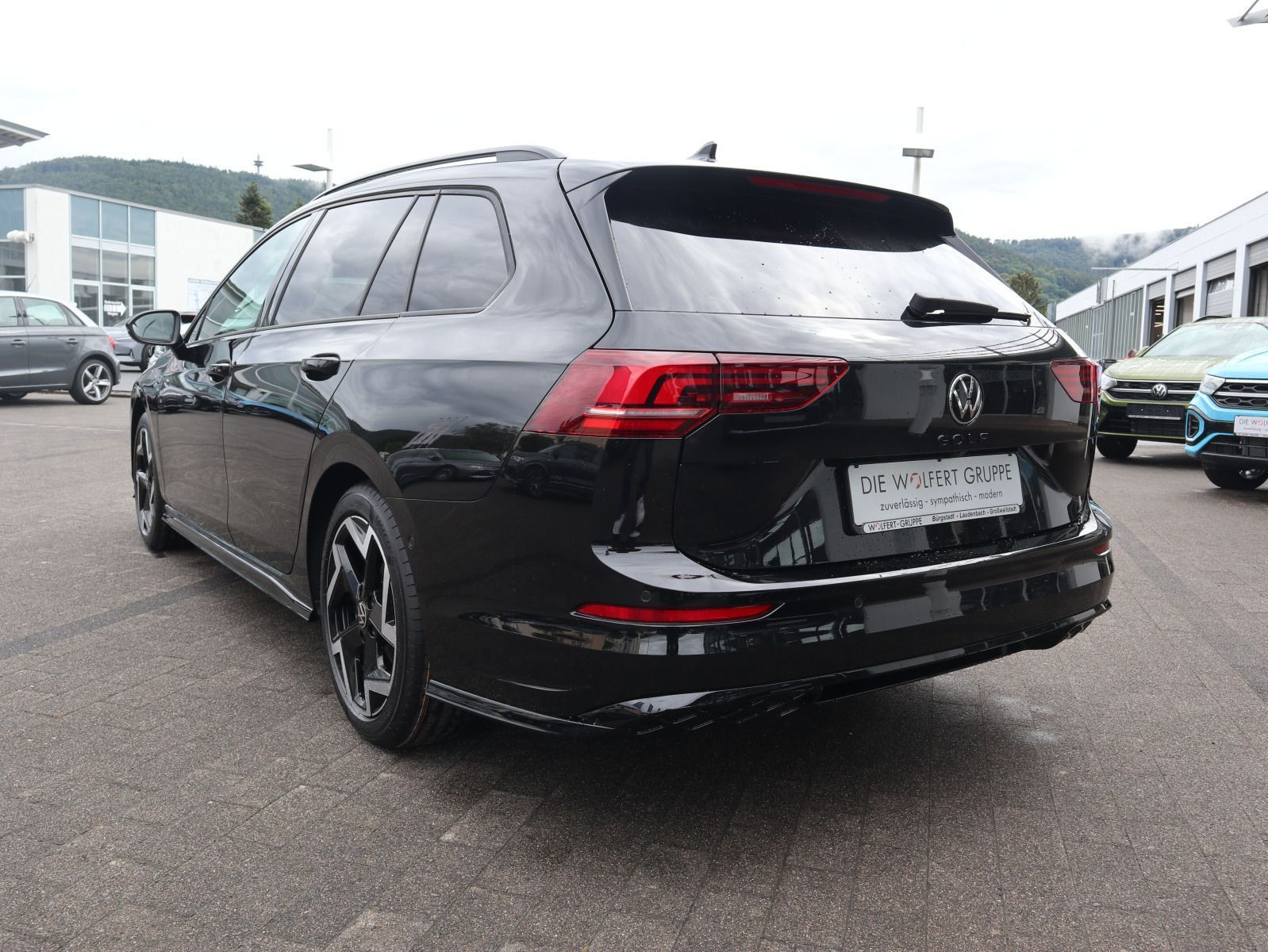 Fahrzeugabbildung Volkswagen Golf Variant R-Line 1,5 eTSI OPF 110 kW (150 PS) DSG *AHK*NAVI*BACKSTYLE*