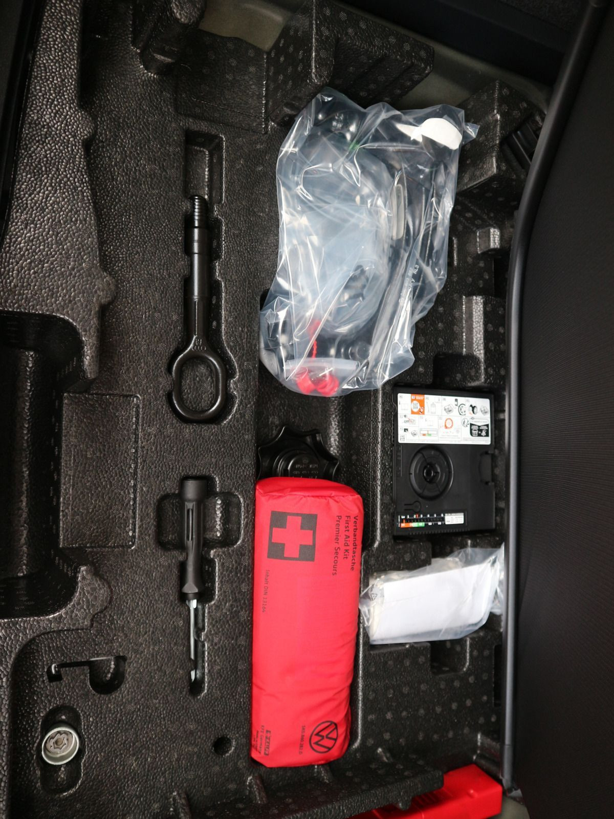 Fahrzeugabbildung Volkswagen T-Roc Cabriolet R-Line 1.5 TSI OPF (150 PS) DSG *AHK*TAGESZULASSUNG*