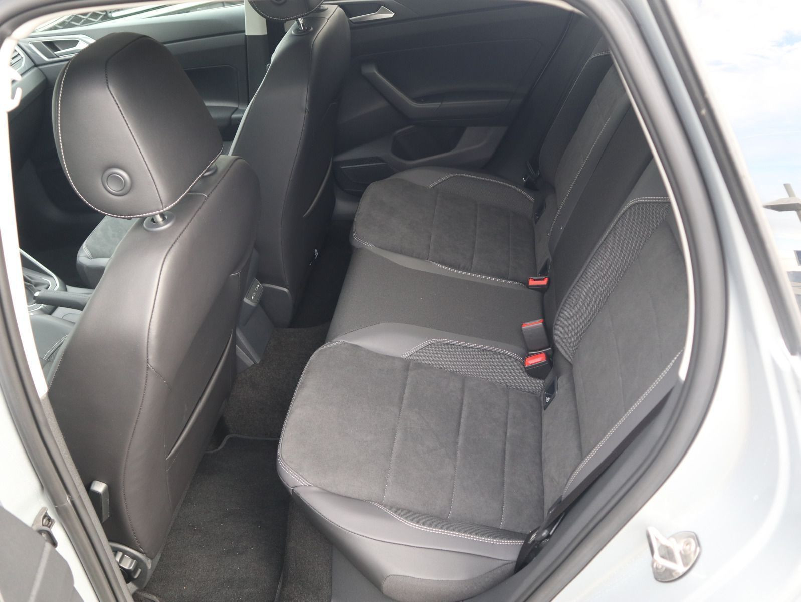 Fahrzeugabbildung Volkswagen Polo Style 1,0 TSI OPF (116 PS) DSG *AHK*WINTERRÄDER*PANORAMADACH*NAVI*