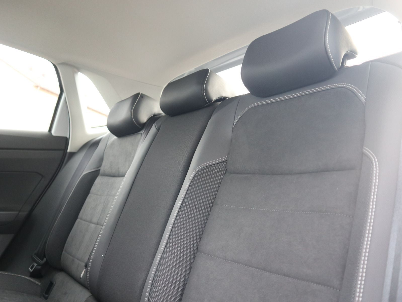 Fahrzeugabbildung Volkswagen Polo Style 1,0 TSI OPF (116 PS) DSG *AHK*WINTERRÄDER*PANORAMADACH*NAVI*