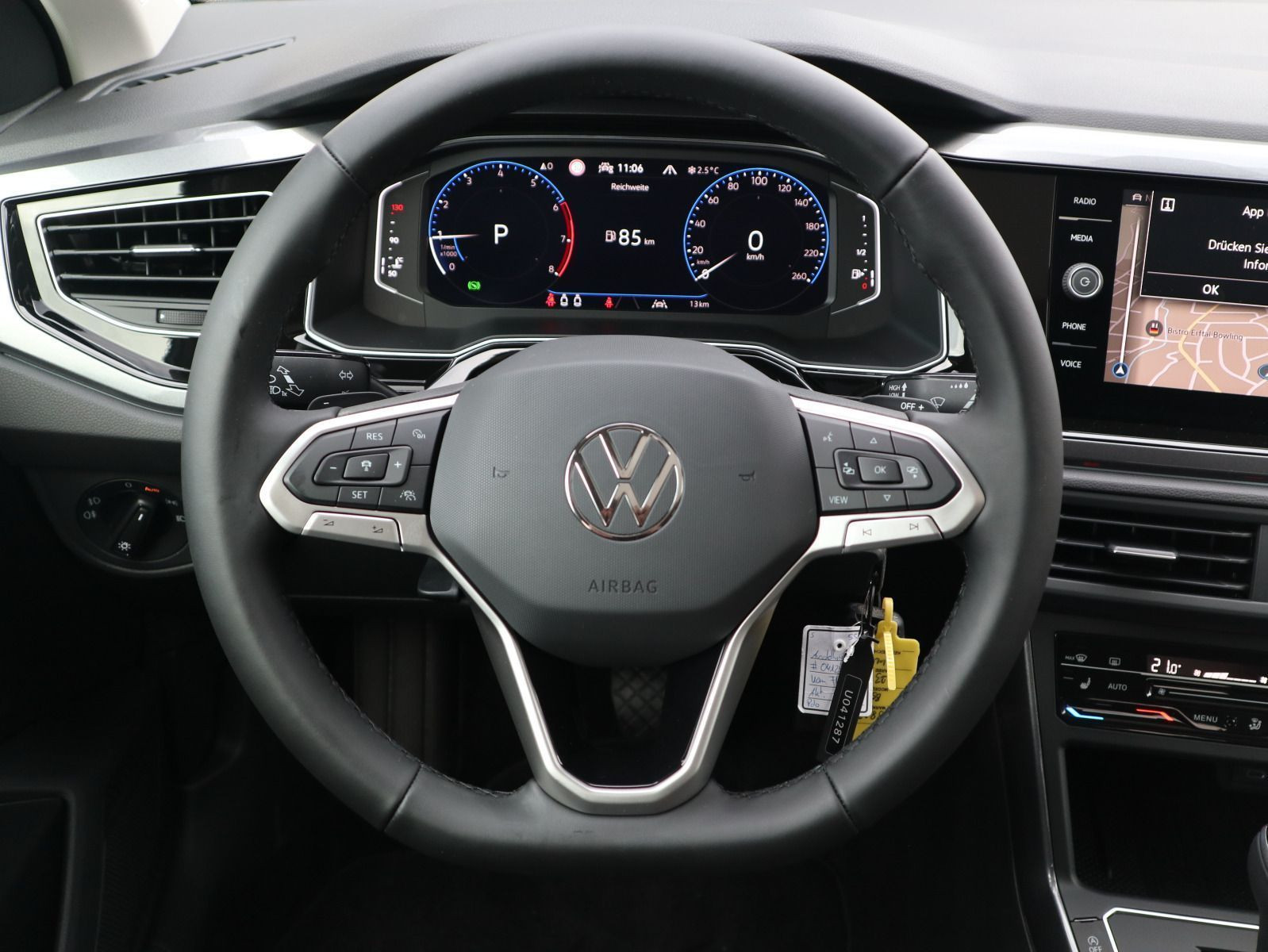 Fahrzeugabbildung Volkswagen Polo Style 1,0 TSI OPF (116 PS) DSG *AHK*WINTERRÄDER*PANORAMADACH*NAVI*