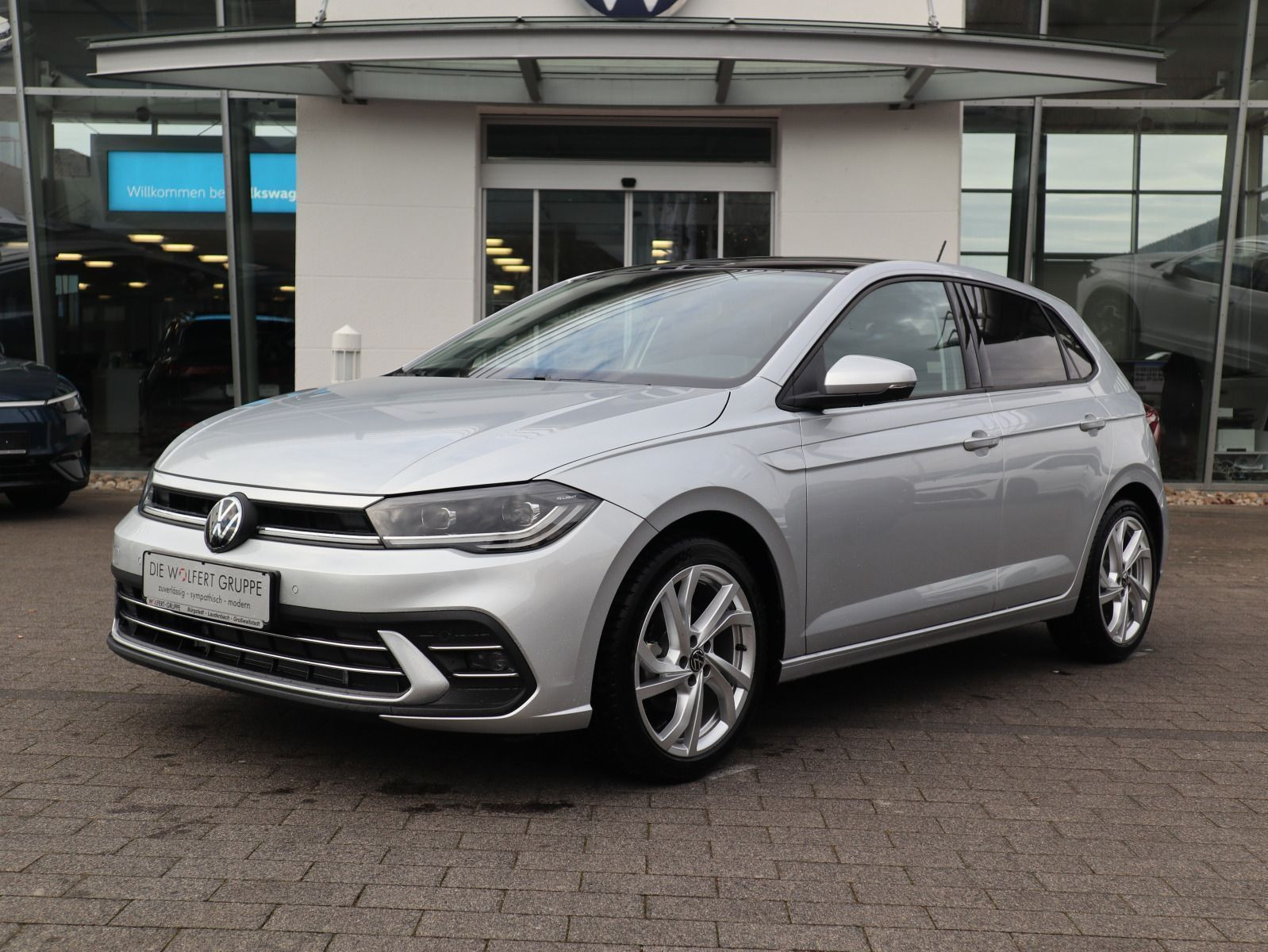 Fahrzeugabbildung Volkswagen Polo Style 1,0 TSI OPF (116 PS) DSG *AHK*WINTERRÄDER*PANORAMADACH*NAVI*