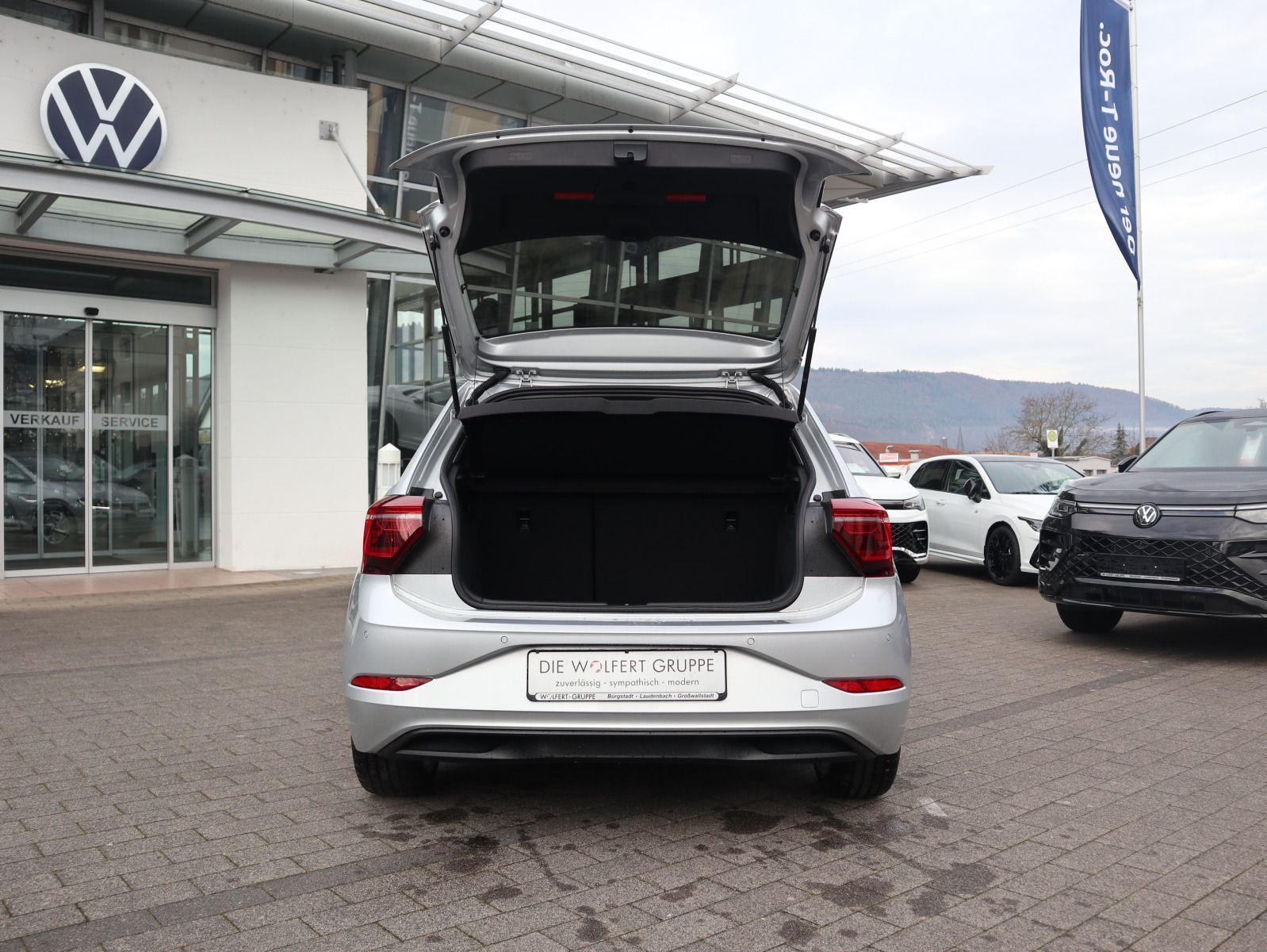 Fahrzeugabbildung Volkswagen Polo Style 1,0 TSI OPF (116 PS) DSG *AHK*WINTERRÄDER*PANORAMADACH*NAVI*