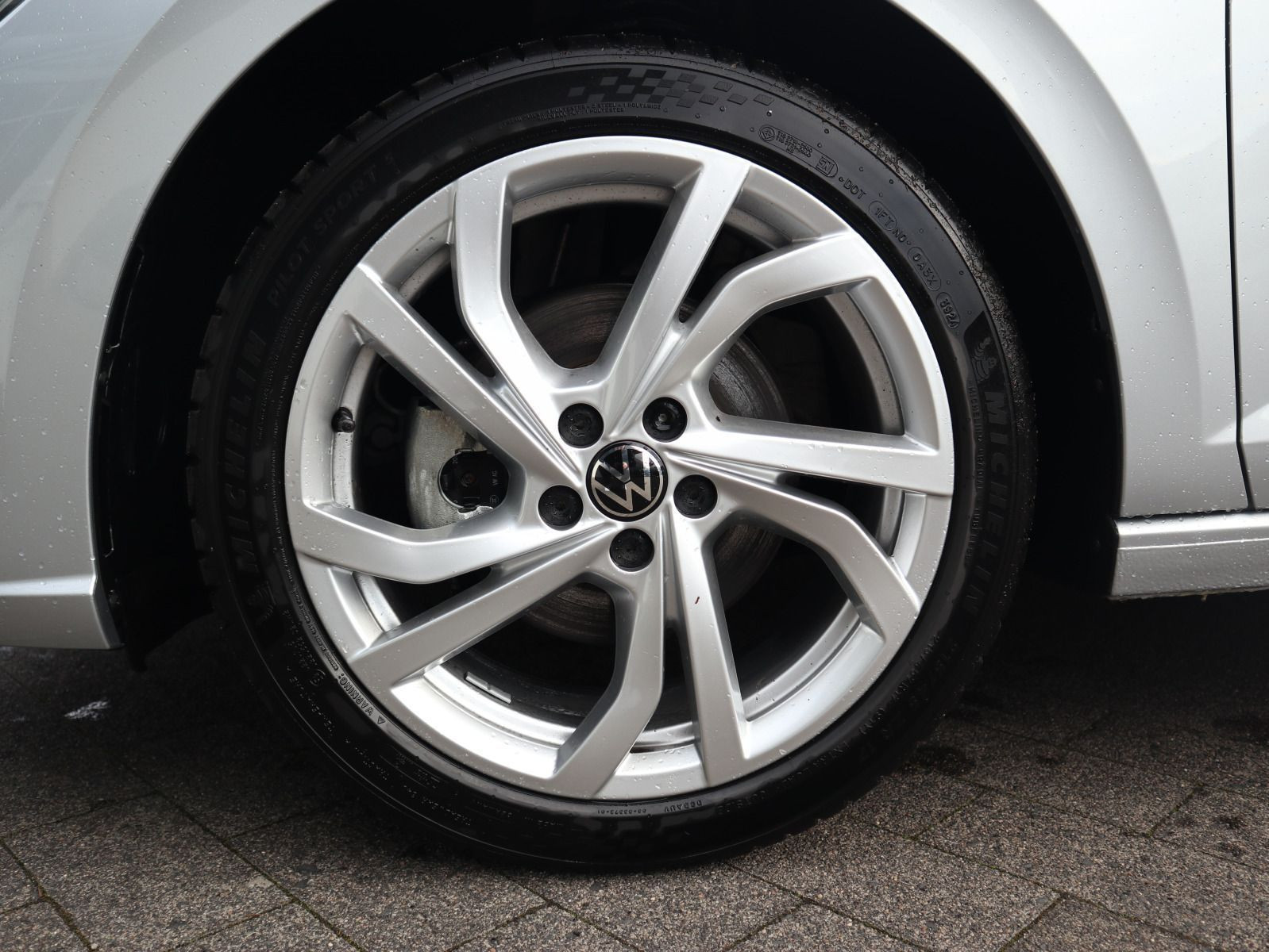 Fahrzeugabbildung Volkswagen Polo Style 1,0 TSI OPF (116 PS) DSG *AHK*WINTERRÄDER*PANORAMADACH*NAVI*
