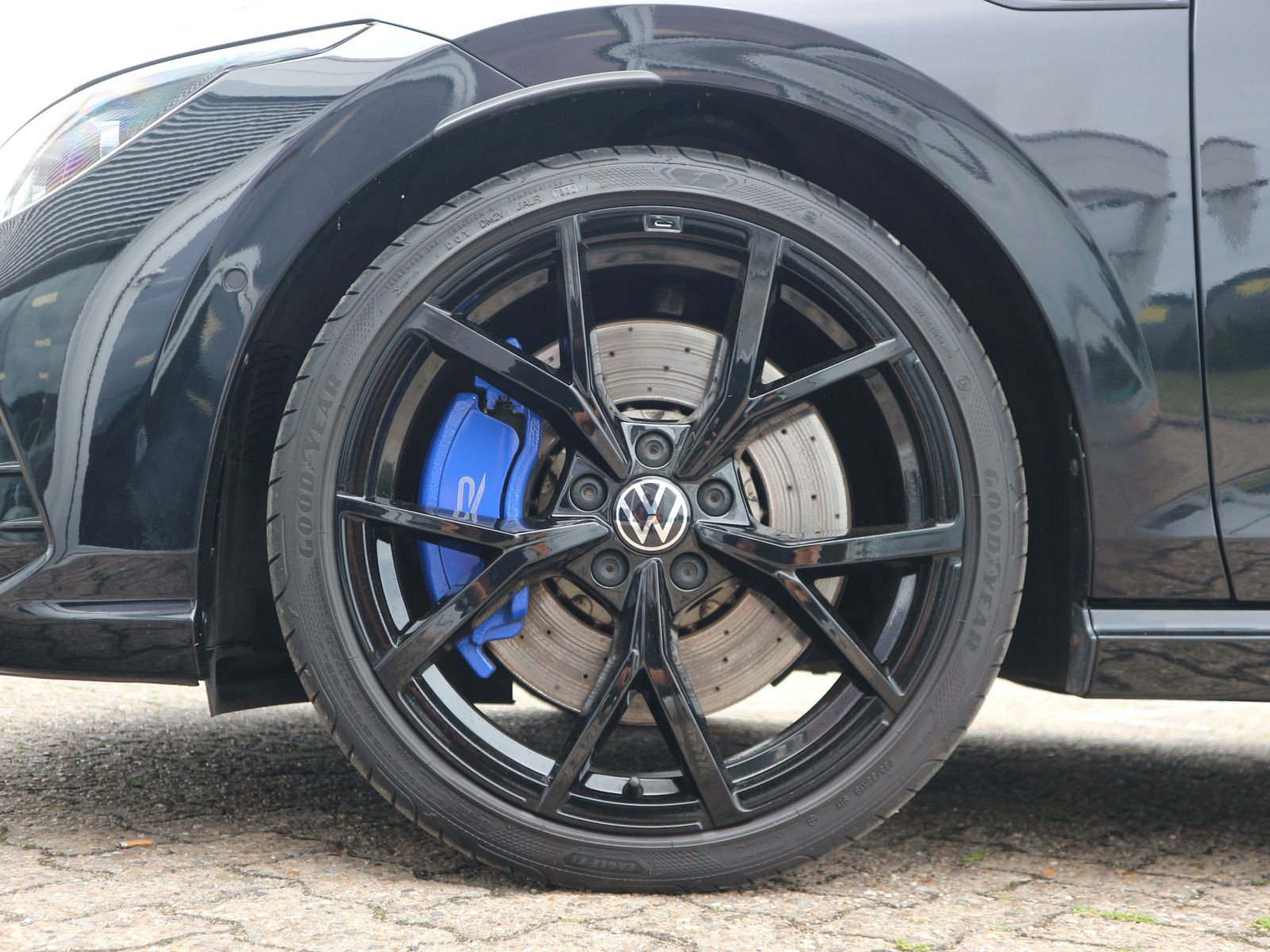 Fahrzeugabbildung Volkswagen Golf R 2.0 TSI DSG 4M MATRIX DCC PER.-PAKET RFK H&K